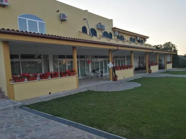 Agriturismo "Lo Zafferano" Aprilia Bagian luar foto