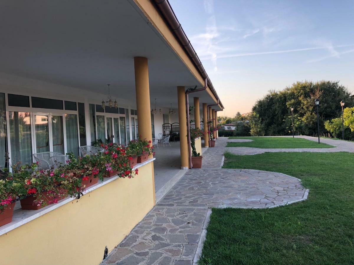 Agriturismo "Lo Zafferano" Aprilia Bagian luar foto